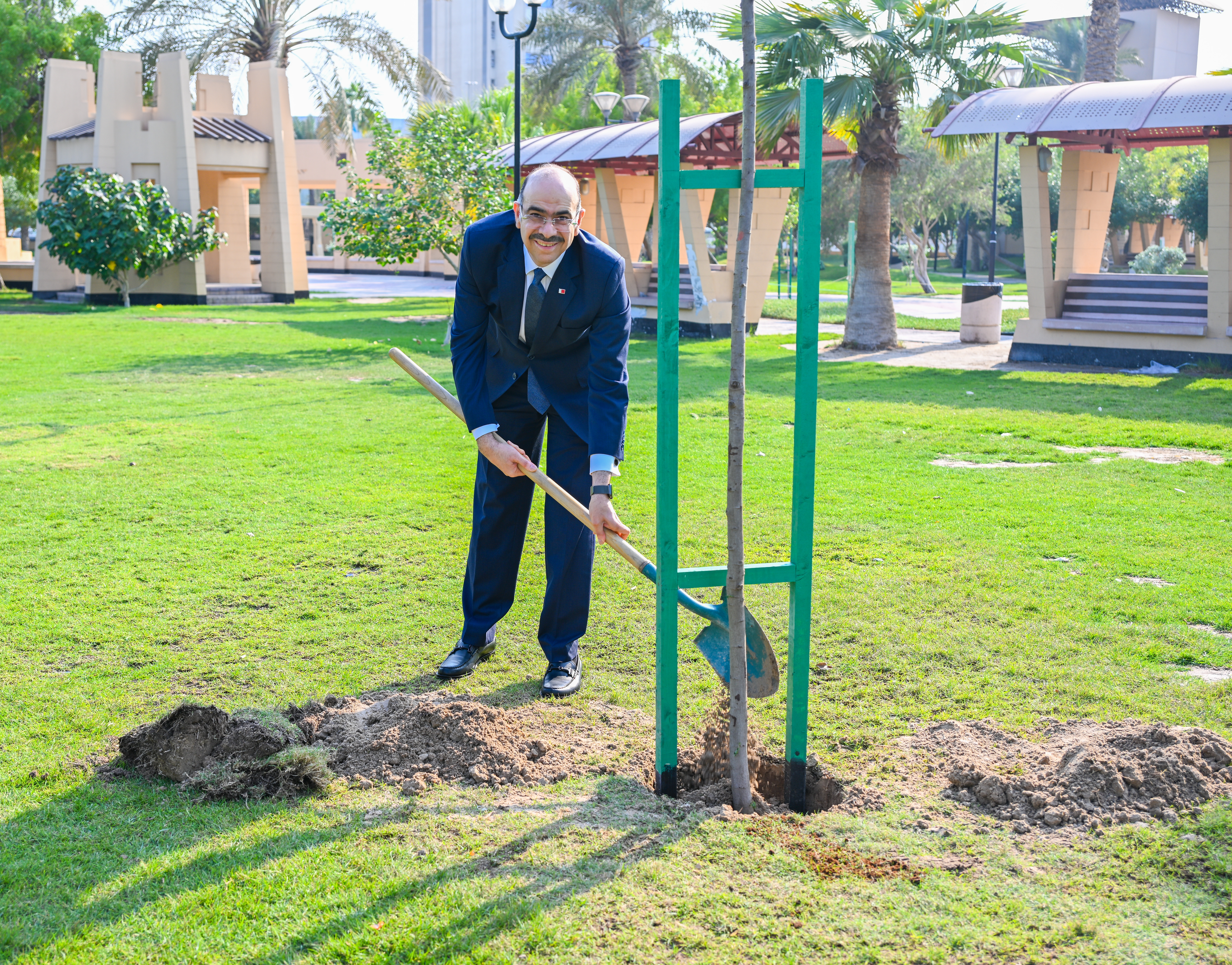 وزير الشؤون القانونية يشارك في فعاليات أسبوع الشجرة